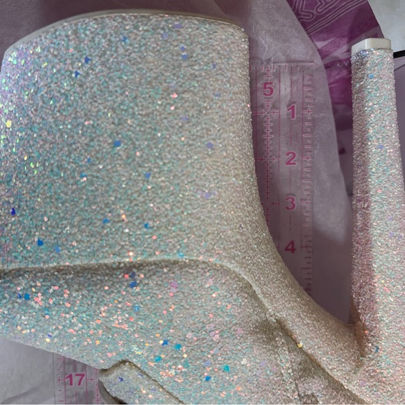 YRU Xtra- Mya White Star Glitter Platform Boots - Picture 10 of 15